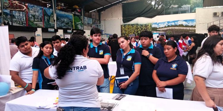 Mintrab brinda orientación laboral a 202 jóvenes