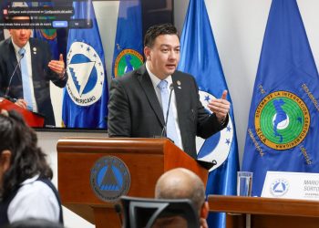 Director del IGM expone avances migratorios ante el PARLACEN