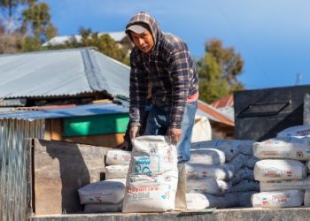 Hogares más dignos y saludables: 37 familias de San José Ojetenam cambian sus pisos de tierra