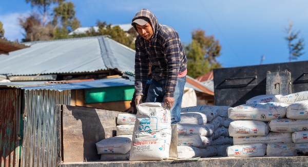 Hogares más dignos y saludables: 37 familias de San José Ojetenam cambian sus pisos de tierra