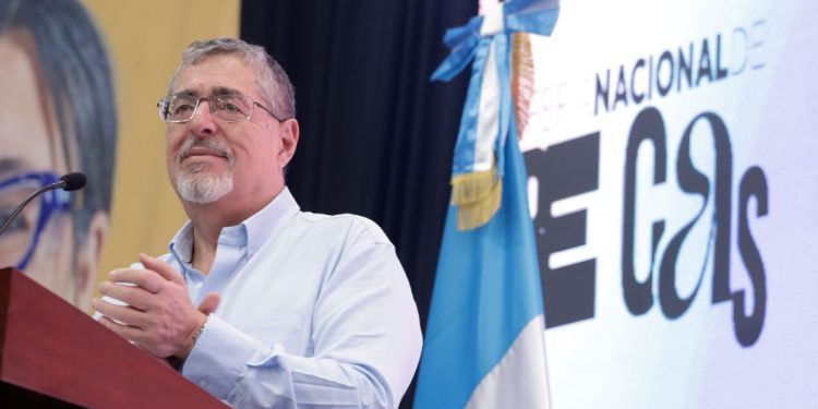 Fondo Nacional de Becas permite a jóvenes continuar su formación y ampliar sus posibilidades profesionales