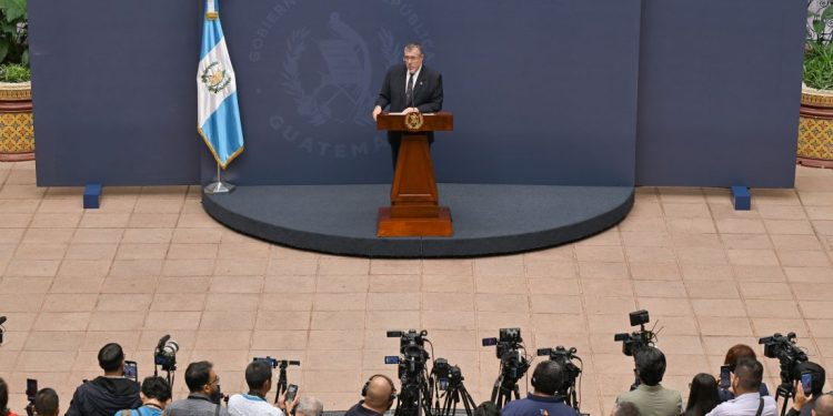Presidente Bernardo Arévalo ordena a Defensa crear comisión para esclarecer lo ocurrido en Huité, Zacapa
