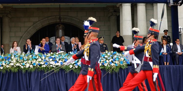 Celebran a la patria en sus 205 años de vida Independiente