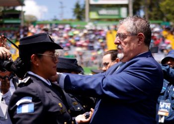 Policía Nacional Civil gradúa a 3 mil 98 nuevos agentes que completaron 10 meses de formación