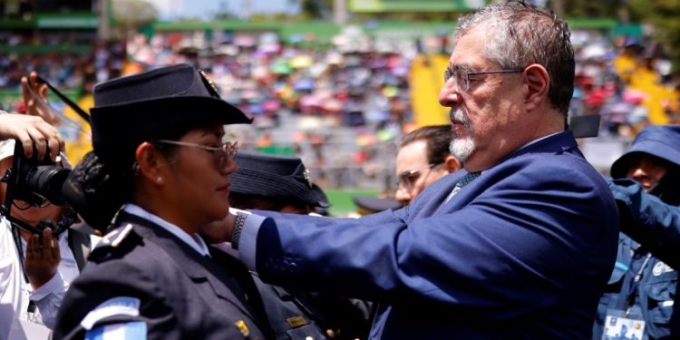 Policía Nacional Civil gradúa a 3 mil 98 nuevos agentes que completaron 10 meses de formación