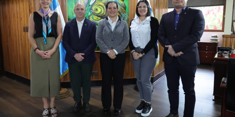 Programa Suelos y Agua para el Futuro abre puertas de cooperación con Universidad Zamorano