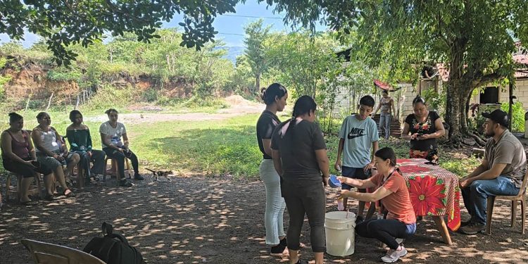Promueven proyectos productivos y emprendimiento en comunidad de Jutiapa
