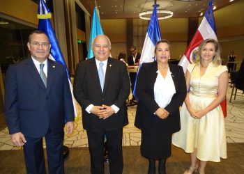 Guatemala y Centroamérica celebran unidos 205 años de independencia en Lima