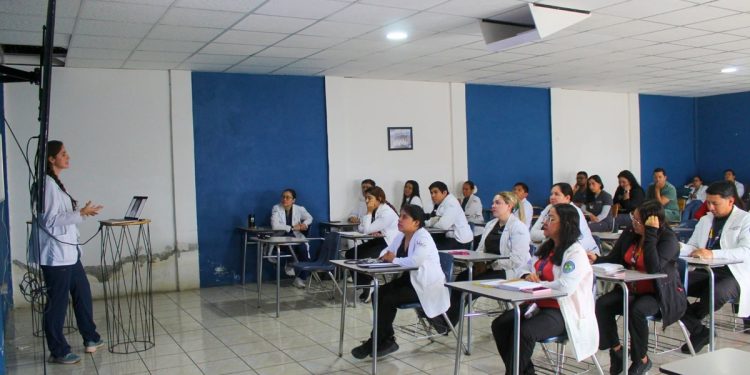 Fortalecen conocimientos sobre atención integral en salud mental en Huehuetenango