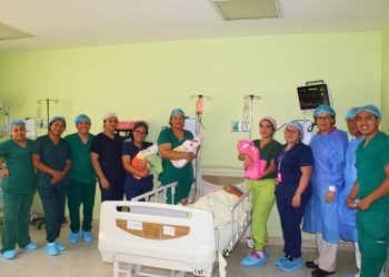 Equipo multidisciplinario atiende nacimiento de trillizas en Huehuetenango