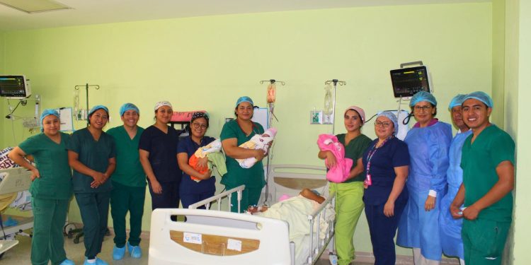 Equipo multidisciplinario atiende nacimiento de trillizas en Huehuetenango