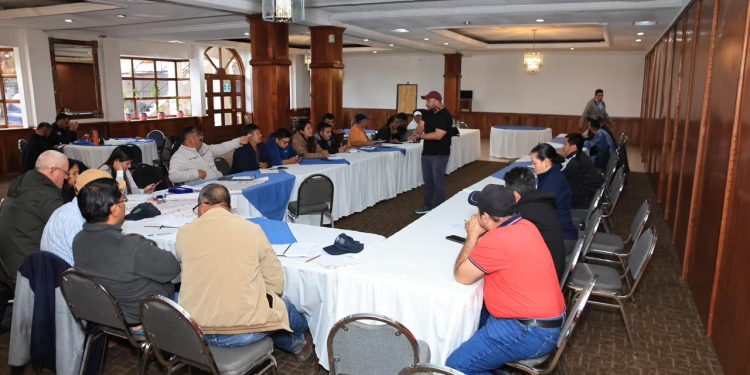 Técnicos y productores diseñan aplicación de Keyline en Quetzaltenango
