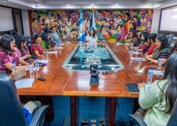 Mujeres de Asociación Ixsu’m Jasmin visitan Ministerio de Trabajo