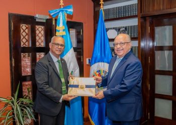 El Canciller Carlos Ramiro Martínez Alvarado recibe al Secretario General de la OEA, Albert R. Ramdin, en la Cancillería, durante su visita a Guatemala