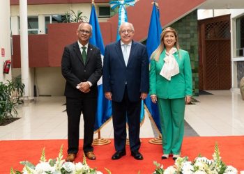 Canciller Martínez Alvarado recibe a secretarios generales de la OEA y del SICA