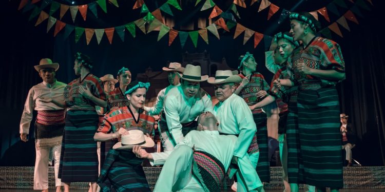 El Ballet Moderno y Folklórico y sus ilustres marimbas se presentaron en el X Festival Patrio