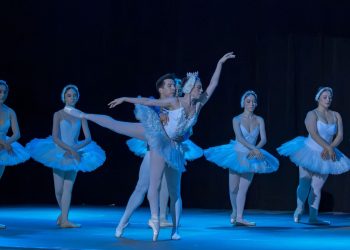 El Ballet Nacional de Guatemala deslumbra con “El Lago de los Cisnes” en el Colegio Americano