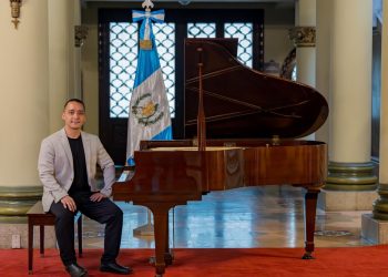 El maestro Junior Medina ensayó su próximo repertorio en el Palacio Nacional de la Cultura