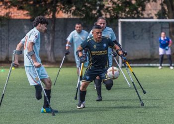 Fútbol 7 adaptado reúne a atletas y familias en una jornada deportiva en los Campos del Roosevelt