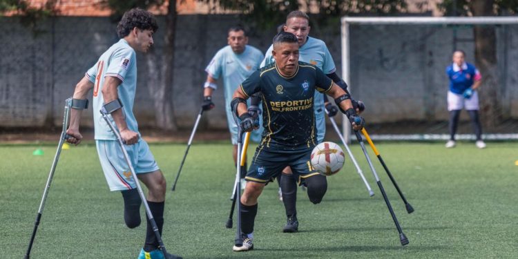 Fútbol 7 adaptado reúne a atletas y familias en una jornada deportiva en los Campos del Roosevelt