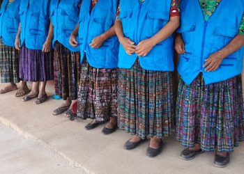 Comadronas de Purulhá, Baja Verapaz, amplían conocimientos sobre el cuidado de madres y recién nacidos 