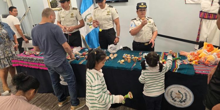 Consulado de Guatemala en Nueva York celebra jornada de juegos tradicionales por las fiestas patrias