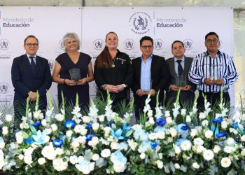 Mineduc presenta y fortalece radios educativas