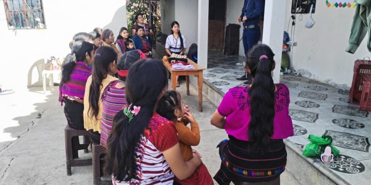 Mujeres de San Sebastián, Huehuetenango rescatan la simbología de la indumentaria Mam