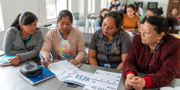 Ministerio de Educación fortalece competencias pedagógicas del personal por medio de taller de actualización CEMUCAF