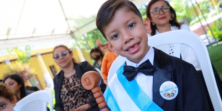 Mineduc fortalece la democracia y el liderazgo en las aulas