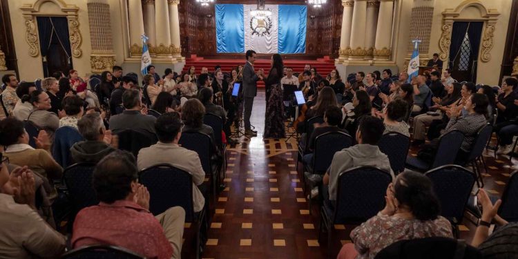 Sábados Clásicos se despidió con un concierto entre cuerdas y voces