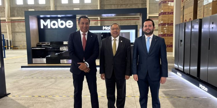 Vicecanciller Julio Orozco participa en inauguración de hub logístico de MABE