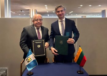 Cancilleres de Guatemala y Lituania abordan oportunidades de cooperación