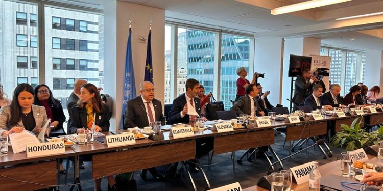 Canciller Martínez Alvarado participa en la III Reunión Ministerial CELAC-Unión Europea