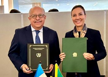 Guatemala y Jamaica acuerdan dinamizar la relación bilateral y el intercambio comercial