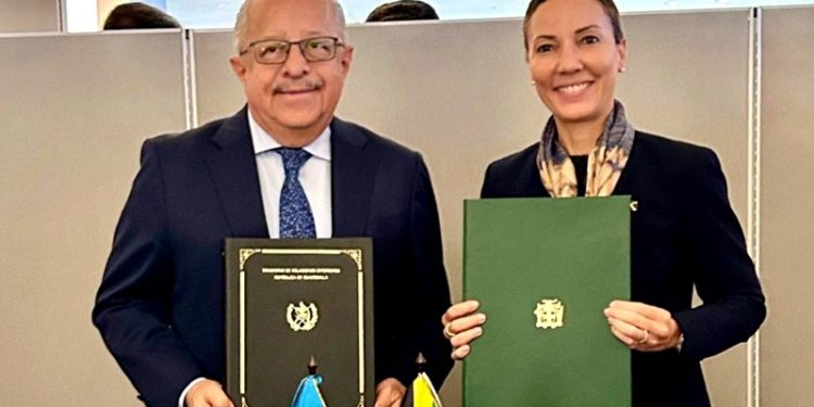 Guatemala y Jamaica acuerdan dinamizar la relación bilateral y el intercambio comercial