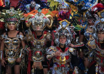 Entre máscaras y botargas: la diversidad de los vestuarios de convite en Guatemala