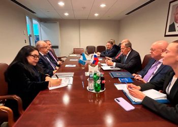 Cancilleres de Guatemala y Rusia sostienen reunión bilateral