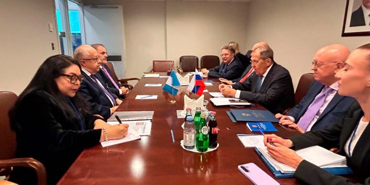 Cancilleres de Guatemala y Rusia sostienen reunión bilateral
