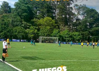 ¡Rodó el balón y comenzó la fiesta del fútbol universitario!