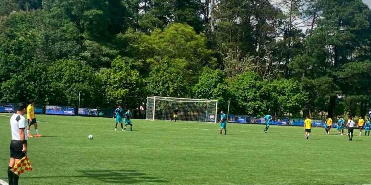 ¡Rodó el balón y comenzó la fiesta del fútbol universitario!