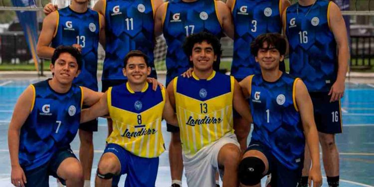 ¡Remates, bloqueos y emoción en el voleibol universitario!