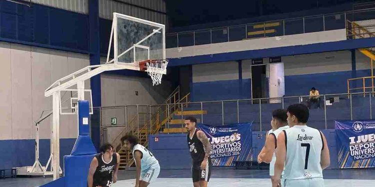 ¡El baloncesto masculino ya vive la emoción universitaria!