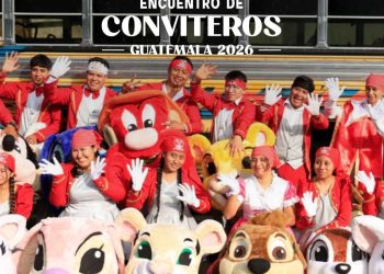 Conviteros afinan los últimos detalles antes de iniciar el recorrido