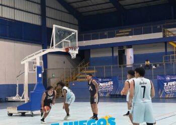 ¡El baloncesto masculino ya vive la emoción universitaria!
