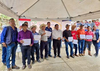Chapulín, Camotán, es reconocida como Microrregión Ejemplar Mano a Mano y gradúa a 82 agentes de cambio