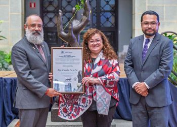 Claudia Paz y Paz es reconocida con el Cambio de la Rosa de La Paz