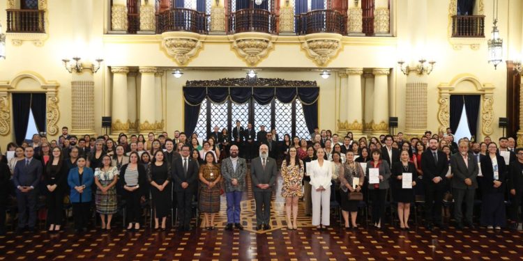 Herramientas para la gestión pública: concluyen diplomados en pertinencia cultural