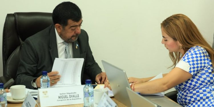 Transportistas conocen avances y pasos para agilizar sus trámites