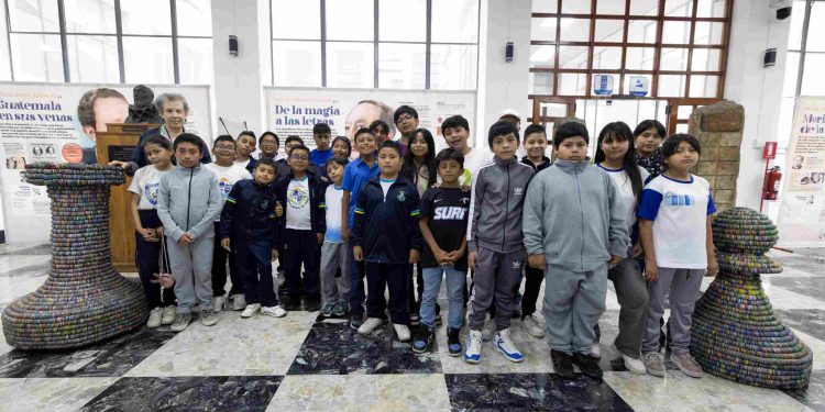 El Ajedrez reúne a estudiantes en la Biblioteca Nacional de Guatemala